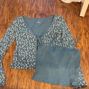 Arizona Jean Company Blue Floral Long Sleeve Top